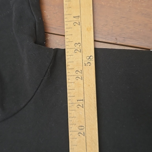 FIGSs Black Short Sleeve Tee Minimalist Design SZ L - Picture 6 of 7